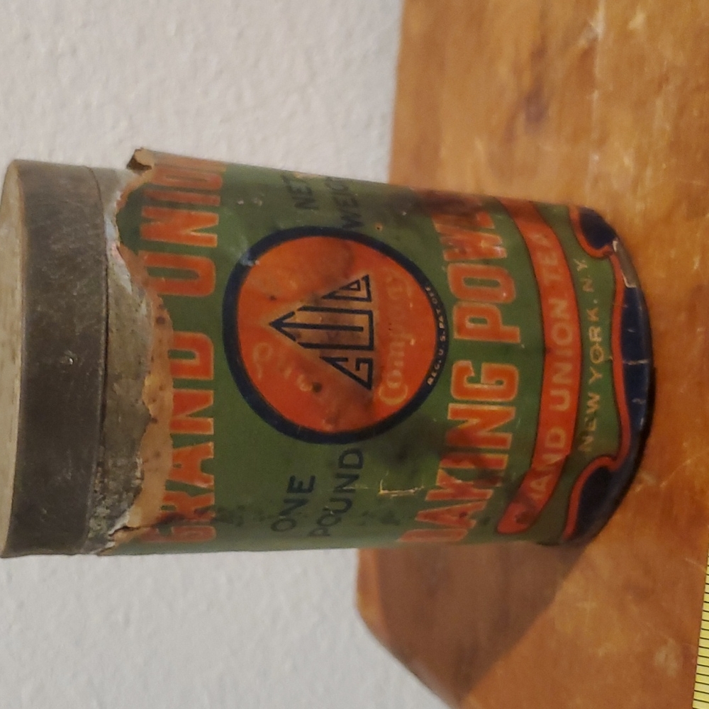 Tin can / baking powder can - VINTAGE